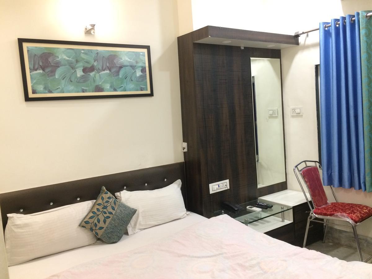 Hotel Raj Vilas อุเดเปอร์ ภายนอก รูปภาพ
